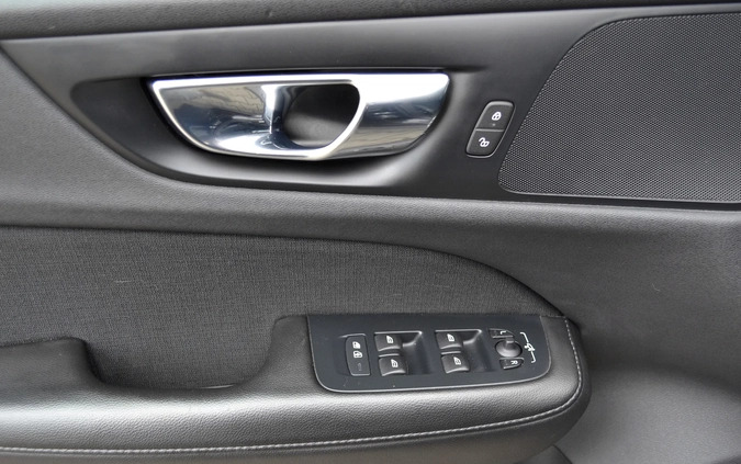 Volvo V60 cena 84900 przebieg: 231260, rok produkcji 2019 z Ćmielów małe 781